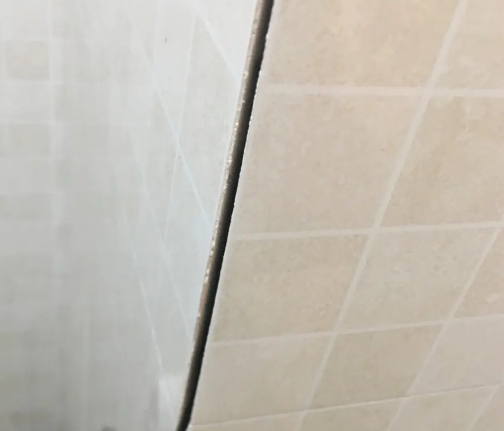 新巴尔虎右瓷砖空鼓维修公司分享阳台瓷砖脱落的修复过程可以分为以下几个步骤